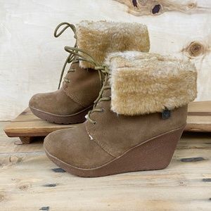 BearPaw Tan Suede Wedge Boots Sheepskin Wool Lining Lace Up Snow Winter